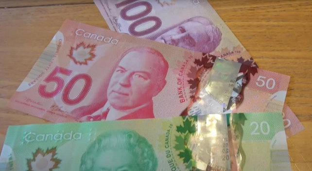 美元/加元承压走低但仍守稳1.3700中轨，市场看跌动能不足